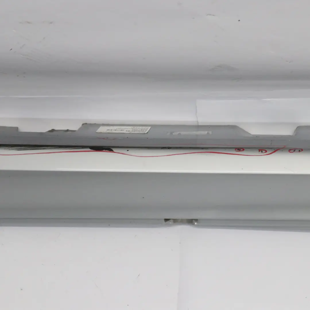 Seitenschweller M Sport M5 Abdeckung links Glacier Silver - A83 für BMW F10 F11 mit Teilenummer 2298067 BMW F10 F11 Seitenschweller M Sport M5 Abdeckung links Glacier Silver - A83 - SKU 2298067-GSB - Teilenummer 2298067