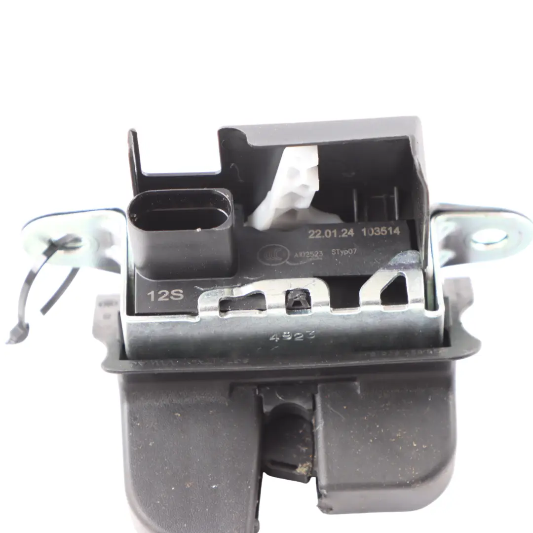 Mechanizm Zamek Klapy Bagażnika Tył Tylny do Volkswagen Golf 8 CD1 o numerze 2G6827505B Volkswagen Golf 8 CD1 Mechanizm Zamek Klapy Bagażnika Tył Tylny - SKU 2G6827505B - Numer Części 2G6827505B