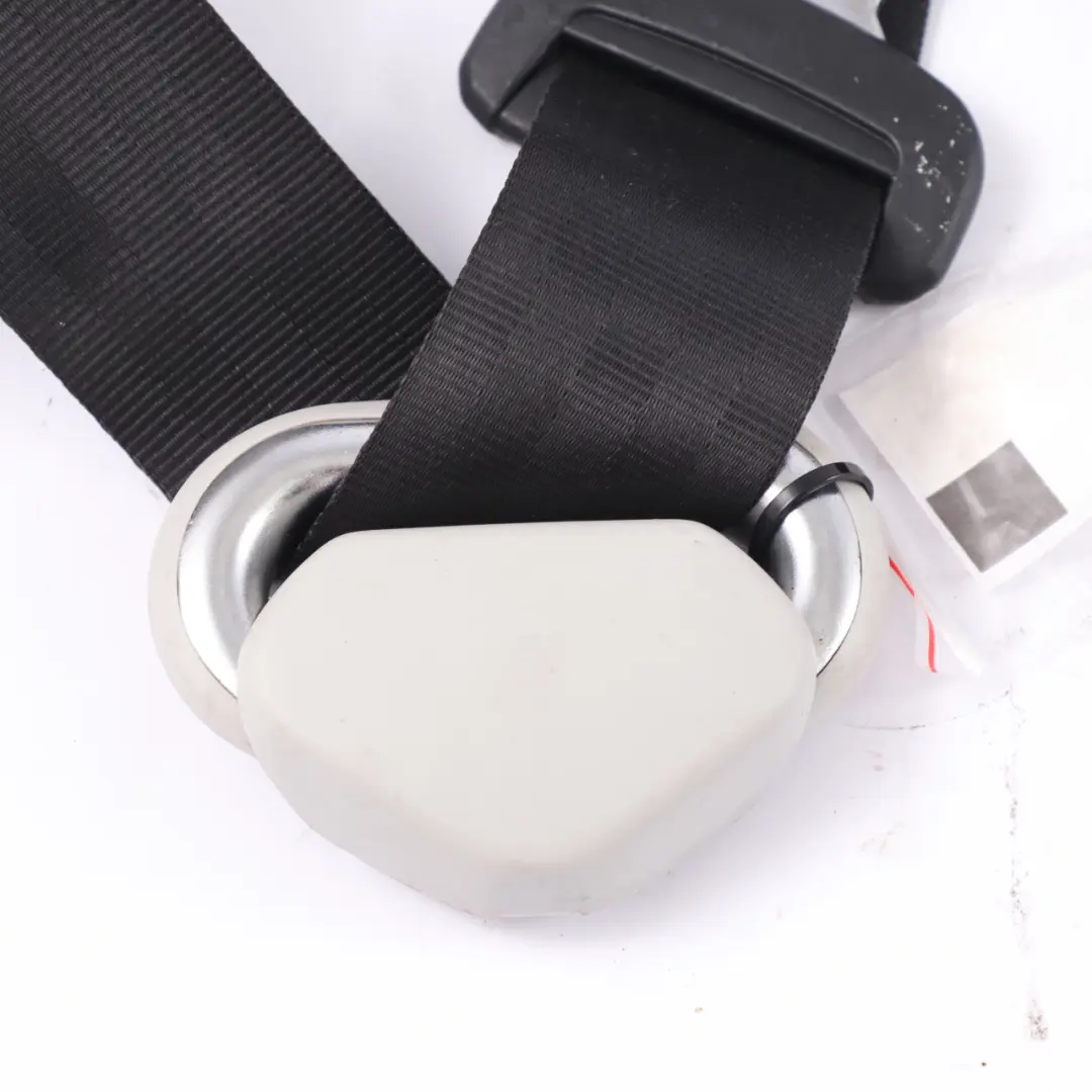 Ceinture sécurité siège arrière supérieur droit pour Volkswagen Caddy Maxi à propos du numéro de pièce 2K5857816B Volkswagen Caddy Maxi Ceinture sécurité siège arrière supérieur droit - SKU 2K5857816B - Numéro de pièce 2K5857816B