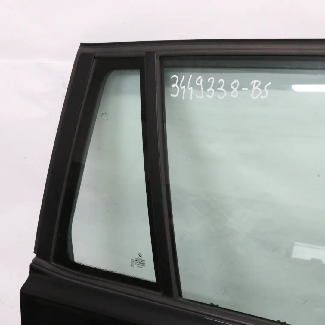 Porta posteriore destra Black Sapphire Metallic - 475 per BMW X3 E83 con numero di parte 3449338 BMW X3 E83 Porta posteriore destra Black Sapphire Metallic - 475 - SKU 3449338-BS - Numero di parte 3449338
