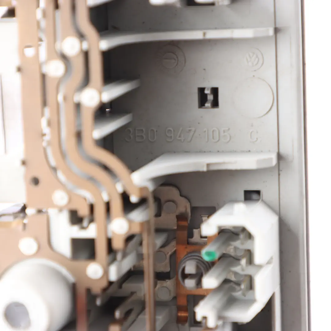 Lampe de toit Unité intérieure Interrupteur Panneau 3B0947105C pour Skoda Octavia II à propos du numéro de pièce 3B0947105C-1 Skoda Octavia II Lampe de toit Unité intérieure Interrupteur Panneau 3B0947105C - SKU 3B0947105C-1 - Numéro de pièce 3B0947105C-1