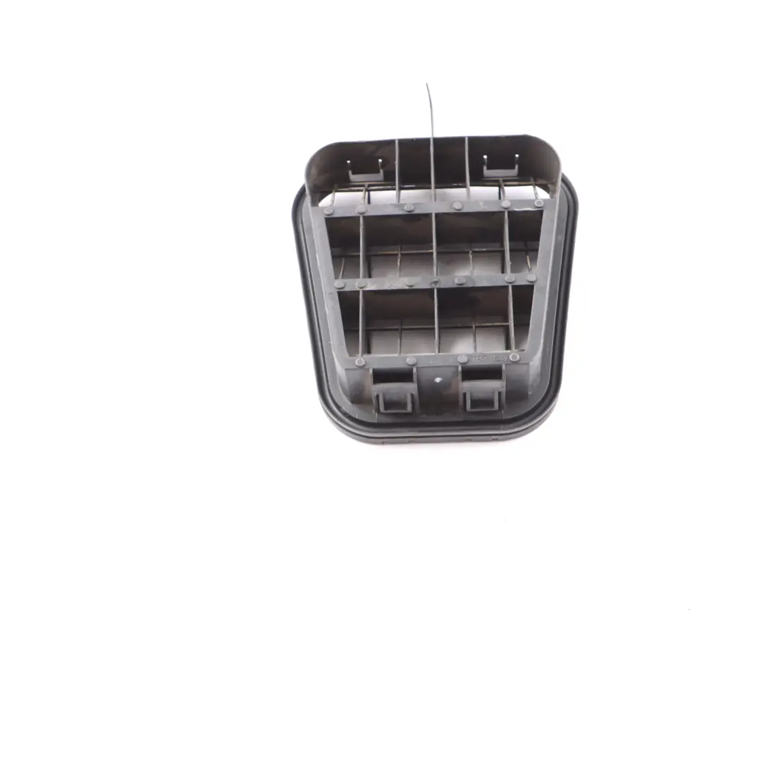 Rejilla de ventilación trasera para Audi A6 C6 con número de pieza 4B0819181B Audi A6 C6 Rejilla de ventilación trasera - SKU 4B0819181B - Número de pieza 4B0819181B