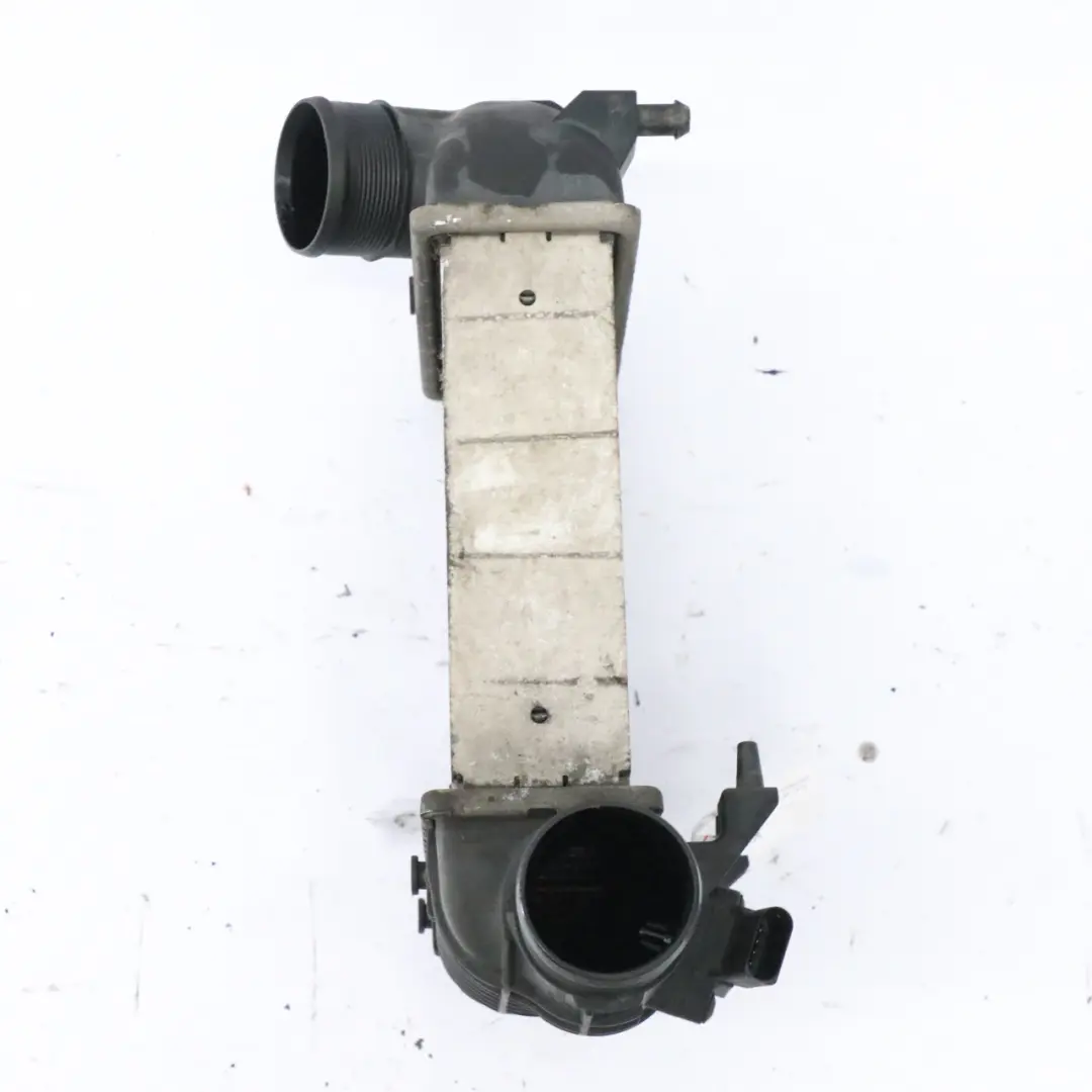 Radiatore Intercooler Raffreddatore Aria Carica Turbo per Audi A6 C6 FL con numero di parte 4F0145805AD Audi A6 C6 FL Radiatore Intercooler Raffreddatore Aria Carica Turbo - SKU 4F0145805AD - Numero di parte 4F0145805AD