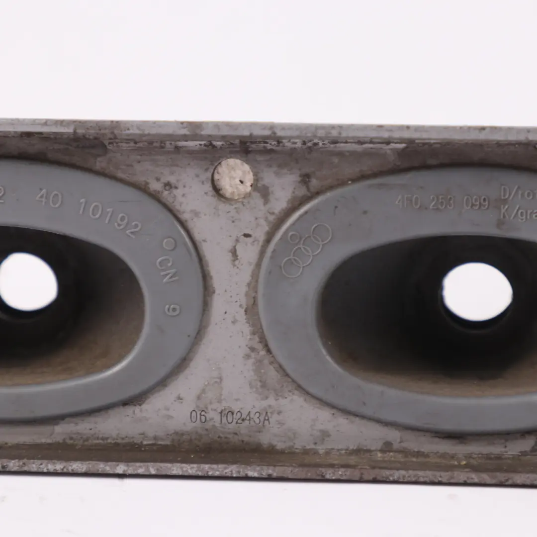 Staffa di supporto del collettore di scarico Audi A6 Supporto Diesel per con numero di parte 4F0253099D Staffa di supporto del collettore di scarico Audi A6 Supporto Diesel - SKU 4F0253099D - Numero di parte 4F0253099D