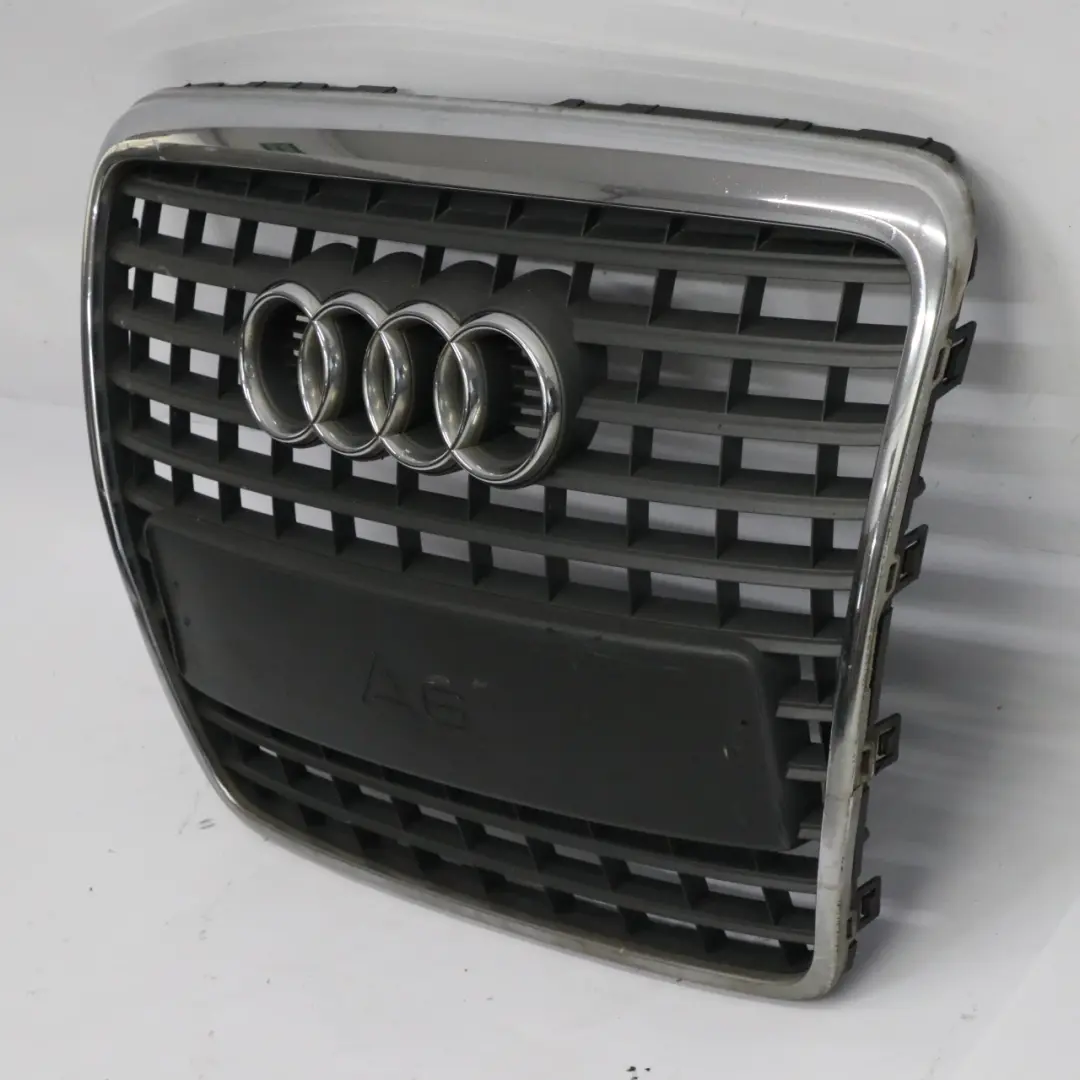 Atrapa Chłodnicy Kratka Zderzaka Przednia do Audi A6 C6 o numerze 4F0853651AQ Audi A6 C6 Atrapa Chłodnicy Kratka Zderzaka Przednia - SKU 4F0853651AQ - Numer Części 4F0853651AQ
