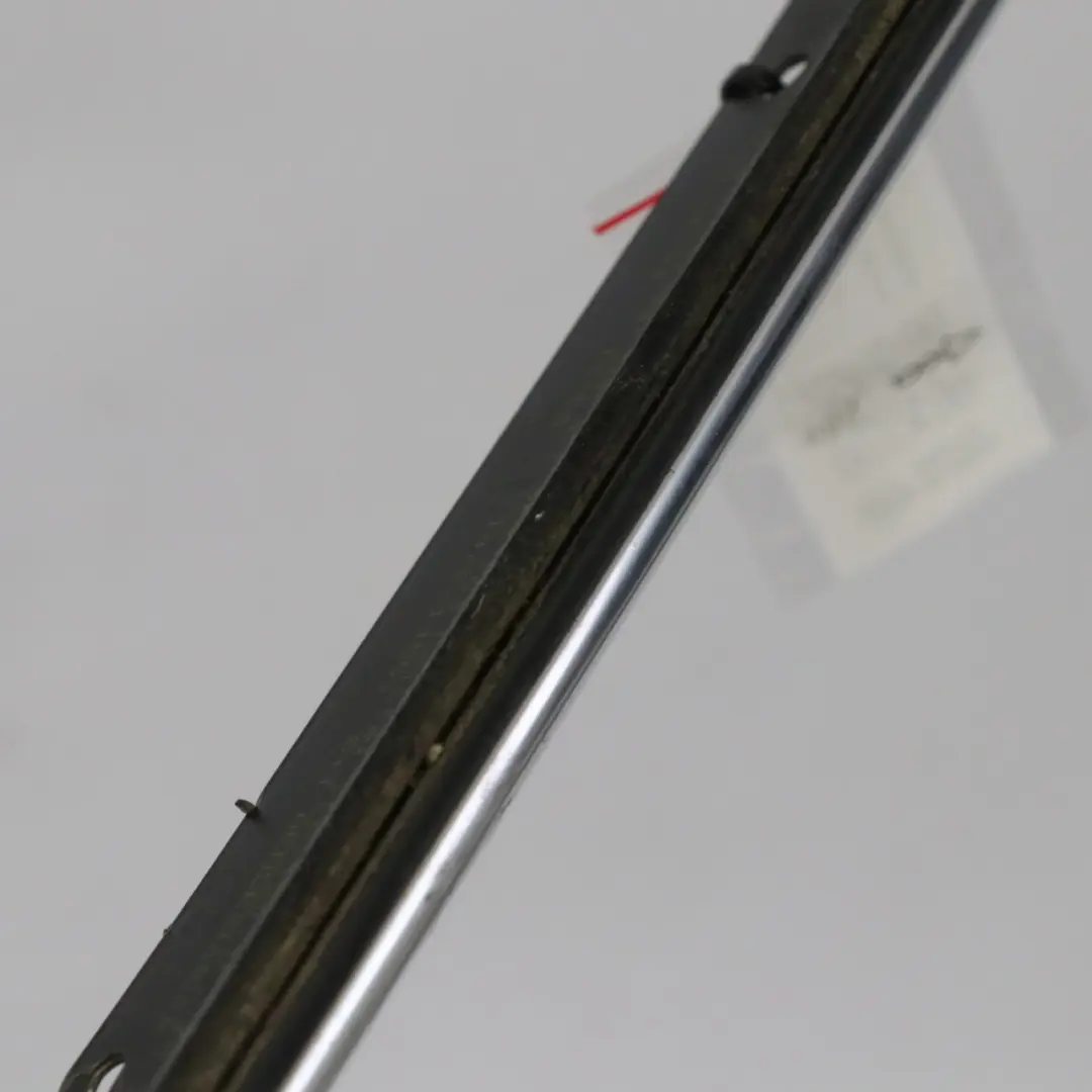 Baguette moulure porte arrière gauche chromée pour Audi A6 C6 Avant à propos du numéro de pièce 4F0853763E Audi A6 C6 Avant Baguette moulure porte arrière gauche chromée - SKU 4F0853763E - Numéro de pièce 4F0853763E