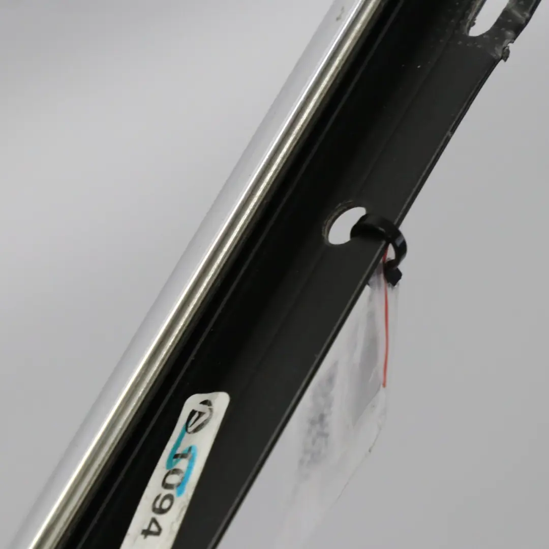 Baguette moulure porte arrière gauche chromée pour Audi A6 C6 Avant à propos du numéro de pièce 4F0853763E Audi A6 C6 Avant Baguette moulure porte arrière gauche chromée - SKU 4F0853763E - Numéro de pièce 4F0853763E