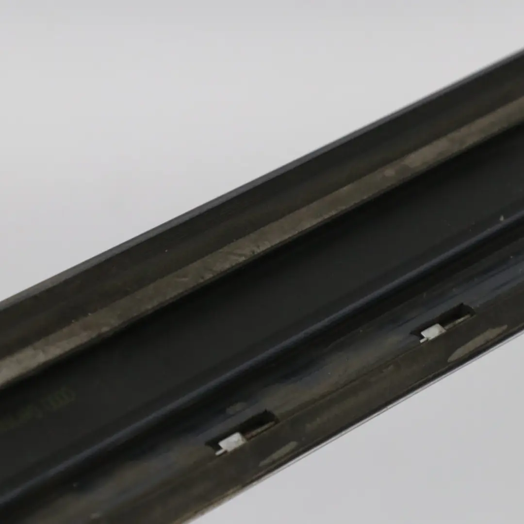 Fronttürverkleidung untere Zierleiste Abdeckung links für Audi A6 C6 mit Teilenummer 4F0853959J Audi A6 C6 Fronttürverkleidung untere Zierleiste Abdeckung links - SKU 4F0853959J - Teilenummer 4F0853959J