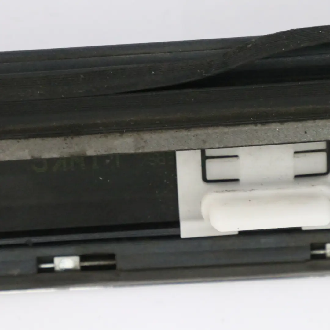 Moulure inférieure de la garniture de porte avant gauche pour Audi A6 C6 à propos du numéro de pièce 4F0853959J Audi A6 C6 Moulure inférieure de la garniture de porte avant gauche - SKU 4F0853959J - Numéro de pièce 4F0853959J