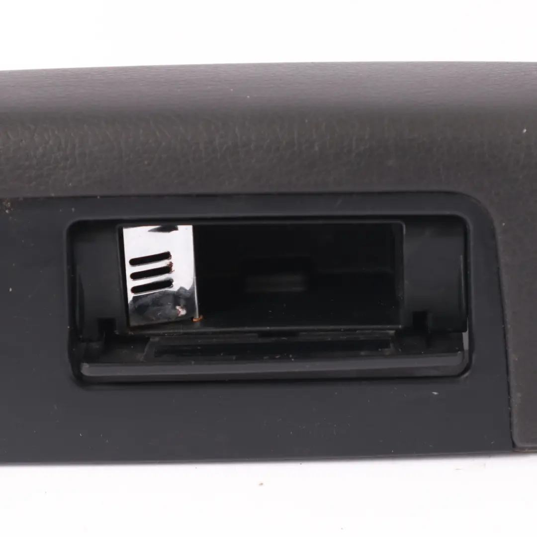 Audi A6 C6 FL Porte arrière gauche Poignée de tirage Cuir Noir - SKU 4F0867373A - Numéro de pièce 4F0867373A