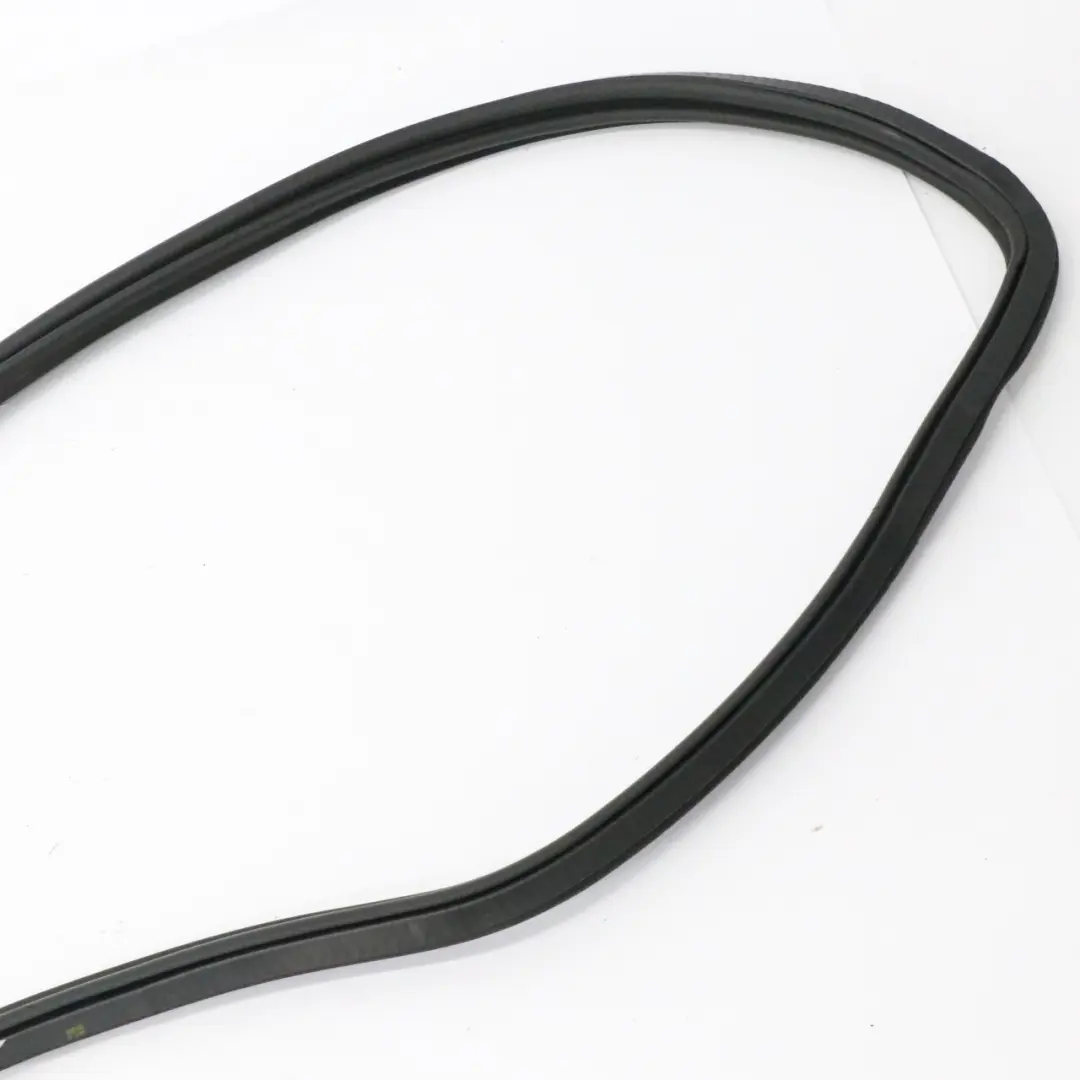 Joint d'étanchéité coffre hayon caoutchouc pour Audi A6 C6 à propos du numéro de pièce 4F9827705 Audi A6 C6 Joint d'étanchéité coffre hayon caoutchouc - SKU 4F9827705 - Numéro de pièce 4F9827705