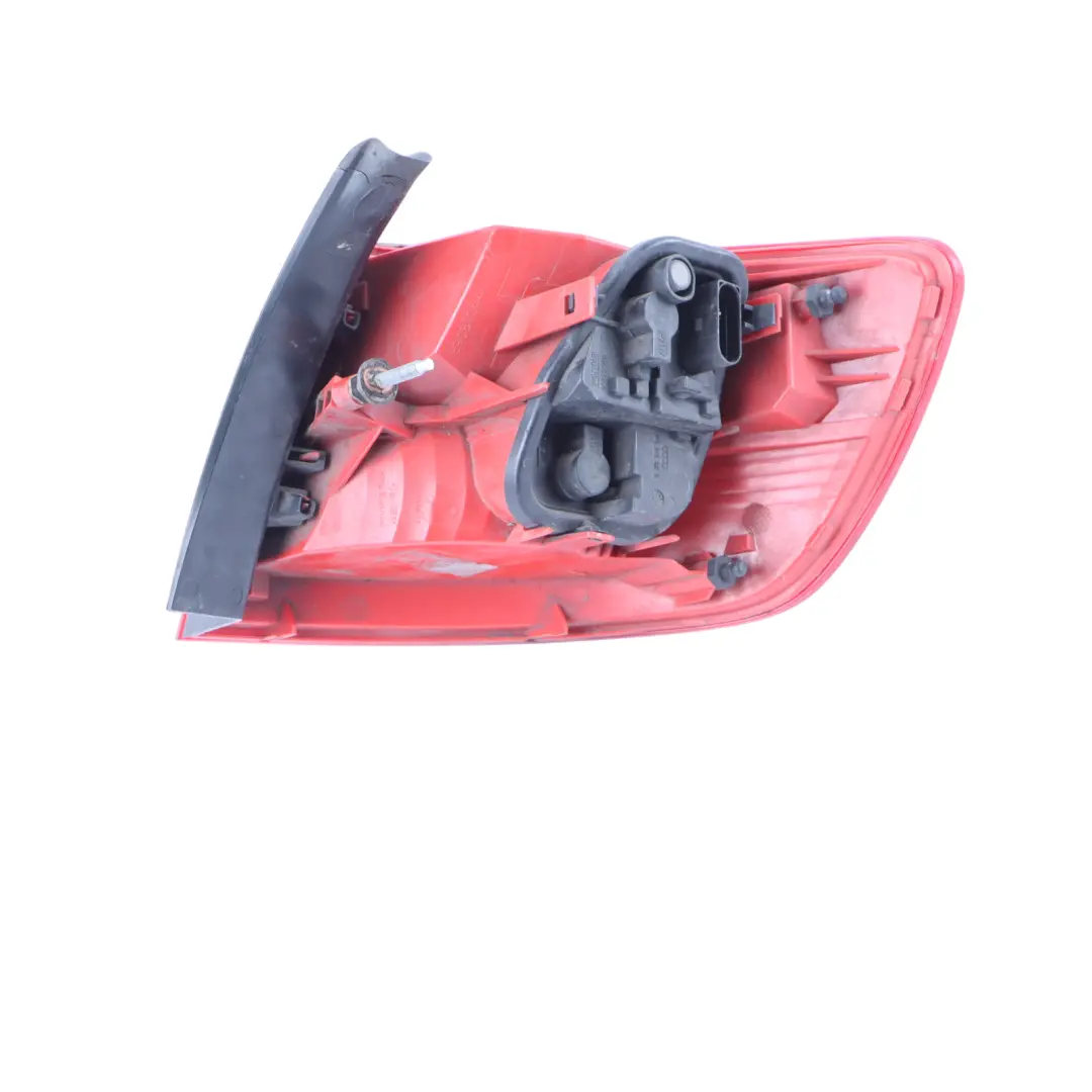 Light Lamp Tailgate Left N/S Outer LED to Audi A6 C6 Avant Rear with Part number 4F9945095H Audi A6 C6 Avant Rear Light Lamp Tailgate Left N/S Outer LED - SKU 4F9945095H - Part number 4F9945095H
