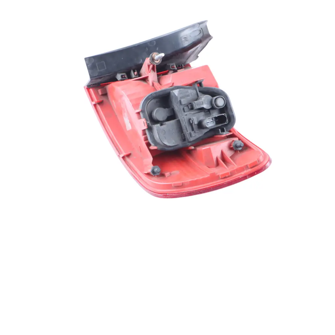 Light Lamp Tailgate Left N/S Outer LED to Audi A6 C6 Avant Rear with Part number 4F9945095H Audi A6 C6 Avant Rear Light Lamp Tailgate Left N/S Outer LED - SKU 4F9945095H - Part number 4F9945095H