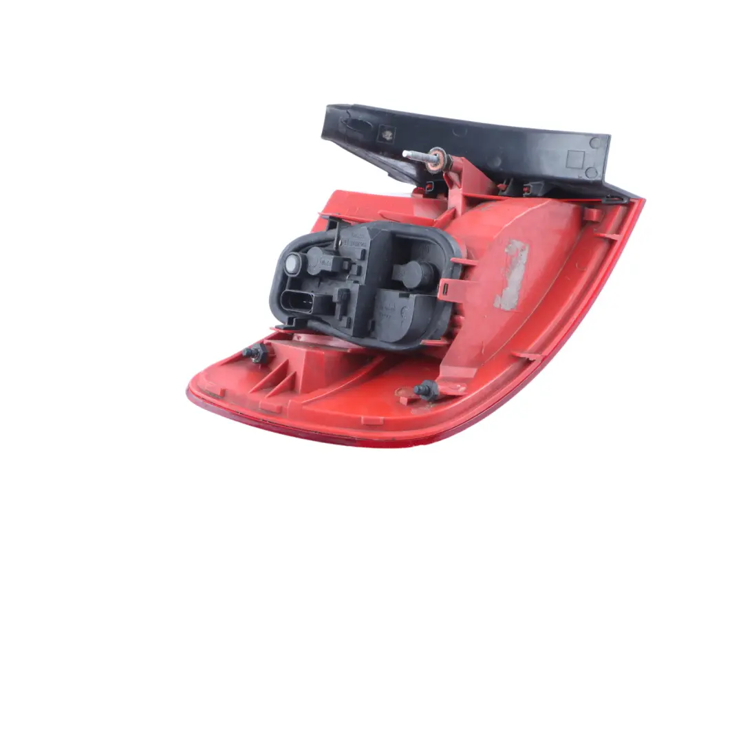 Light Lamp Tailgate Right O/S Outer LED to Audi A6 C6 Avant Rear with Part number 4F9945096H Audi A6 C6 Avant Rear Light Lamp Tailgate Right O/S Outer LED - SKU 4F9945096H - Part number 4F9945096H