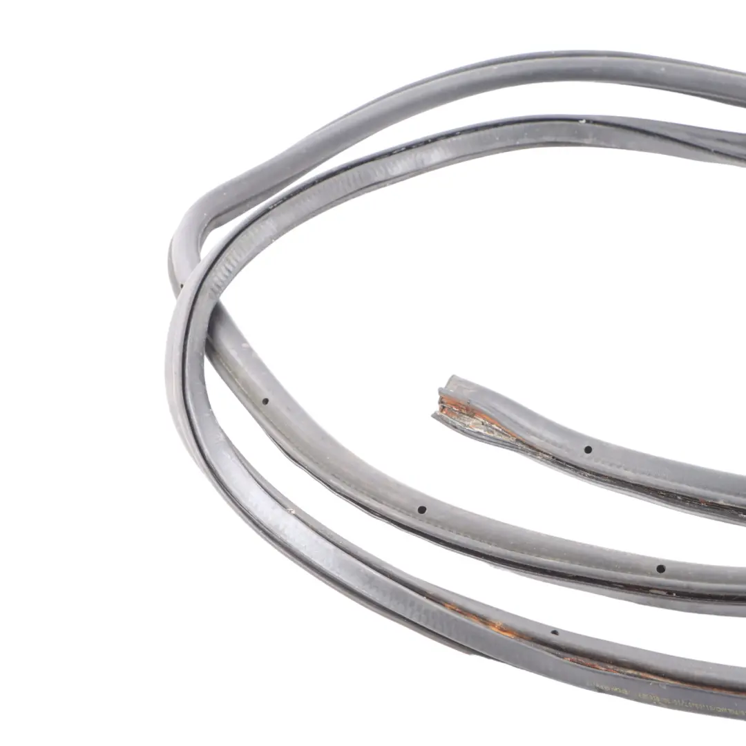 Boot Lid Seal Trunk Rubber Sealing Gasket to Audi Q7 4L S Line Quattro with Part number 4L0827705E Audi Q7 4L S Line Quattro Boot Lid Seal Trunk Rubber Sealing Gasket - SKU 4L0827705E - Part number 4L0827705E