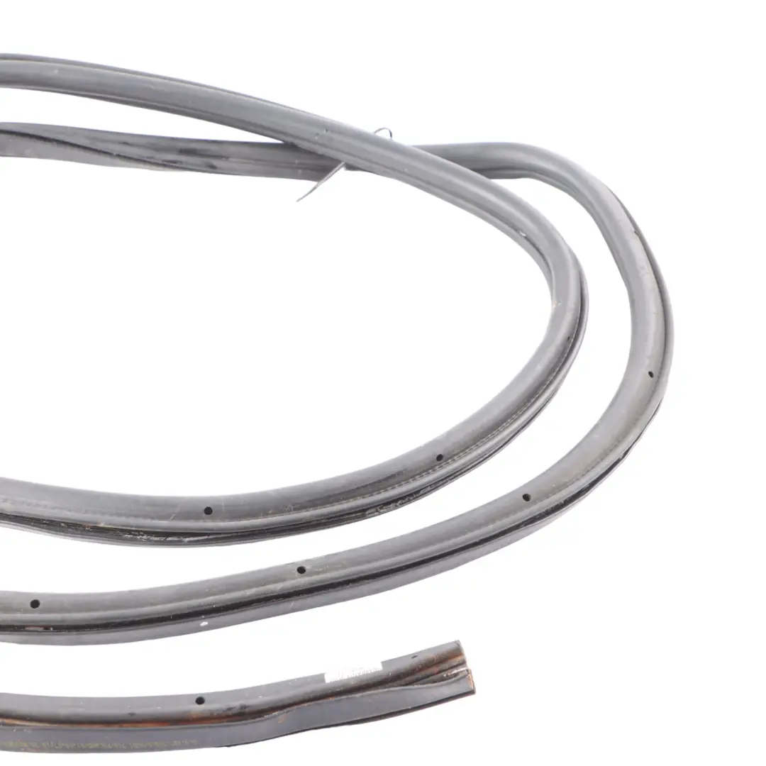 Boot Lid Seal Trunk Rubber Sealing Gasket to Audi Q7 4L S Line Quattro with Part number 4L0827705E Audi Q7 4L S Line Quattro Boot Lid Seal Trunk Rubber Sealing Gasket - SKU 4L0827705E - Part number 4L0827705E