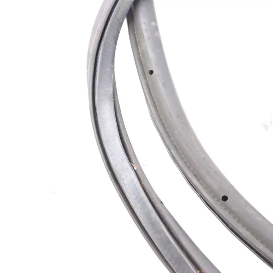 Boot Lid Seal Trunk Rubber Sealing Gasket to Audi Q7 4L S Line Quattro with Part number 4L0827705E Audi Q7 4L S Line Quattro Boot Lid Seal Trunk Rubber Sealing Gasket - SKU 4L0827705E - Part number 4L0827705E