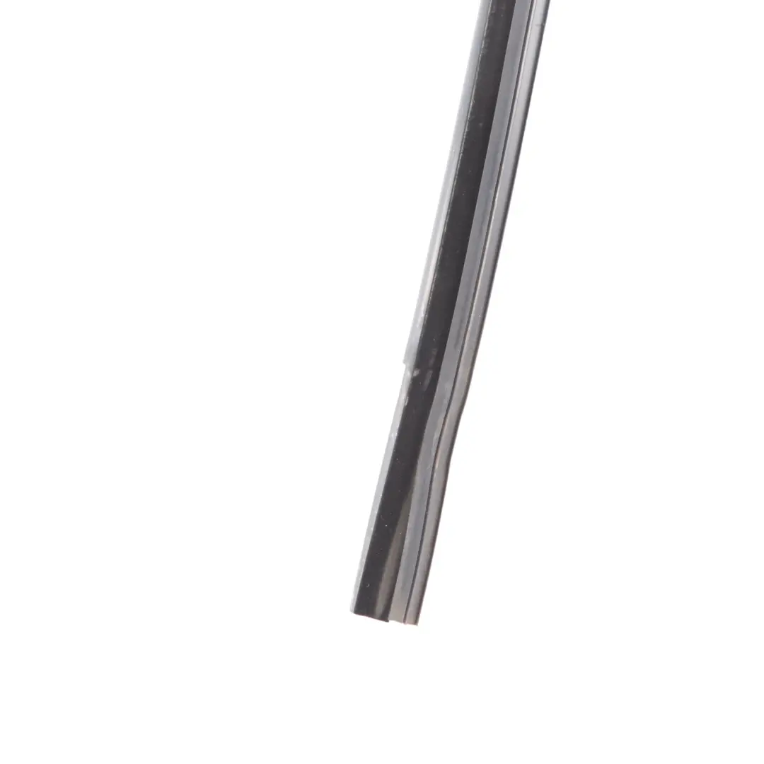 Audi Q7 4L Guide de fenêtre Porte avant gauche Cadre joint extérieur - SKU 4L0837439B - Numéro de pièce 4L0837439B