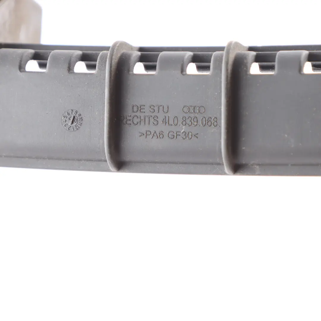 Rail de guidage de vitre de porte arrière droite pour Audi Q7 4L à propos du numéro de pièce 4L0839068 Audi Q7 4L Rail de guidage de vitre de porte arrière droite - SKU 4L0839068 - Numéro de pièce 4L0839068