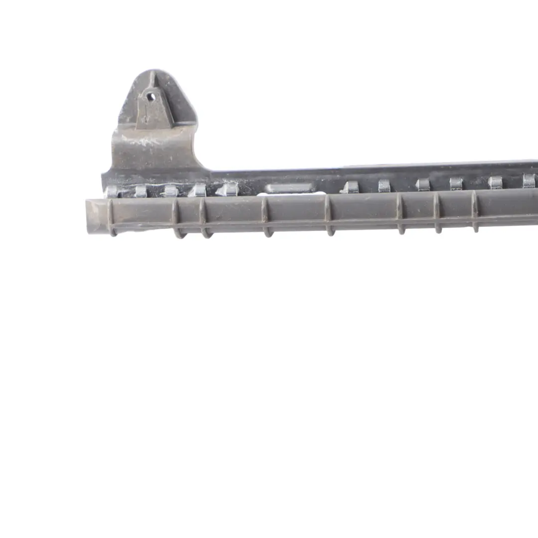 Rail de guidage de vitre de porte arrière droite pour Audi Q7 4L à propos du numéro de pièce 4L0839068 Audi Q7 4L Rail de guidage de vitre de porte arrière droite - SKU 4L0839068 - Numéro de pièce 4L0839068