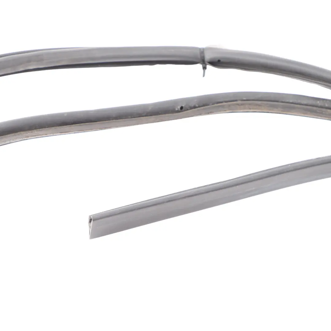 Audi Q7 4L Joint d'étanchéité arrière gauche extérieur auto adhésif - SKU 4L0839911 - Numéro de pièce 4L0839911