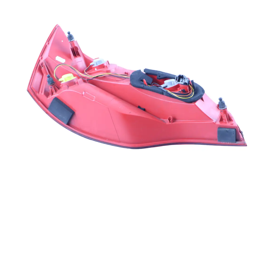 Tylna Lampa Prawy Tył Zewnętrzna do Audi Q7 4L o numerze 4L0945094 Audi Q7 4L Tylna Lampa Prawy Tył Zewnętrzna - SKU 4L0945094 - Numer Części 4L0945094