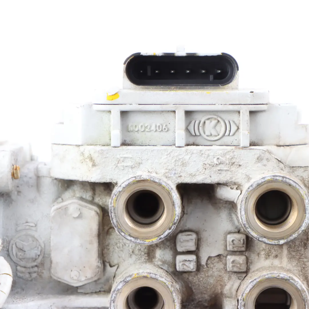 Eurocargo Foot Brake Control Valve to Iveco with Part number 504100604 Iveco Eurocargo Foot Brake Control Valve - SKU 504100604 - Part number 504100604