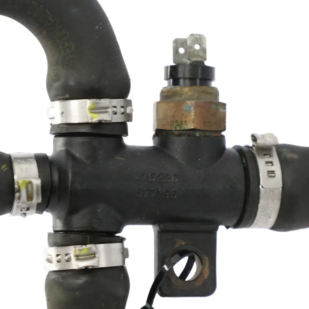 Piaggio Vespa Connecteur pour tuyau d'eau tuyau de refroidissement pour à propos du numéro de pièce 577196 Piaggio Vespa Connecteur pour tuyau d'eau tuyau de refroidissement - SKU 577196 - Numéro de pièce 577196