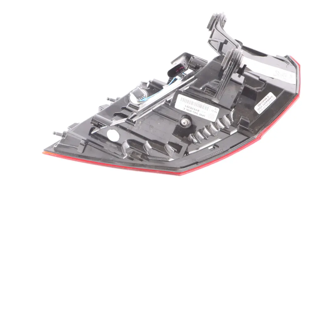 Piloto trasero LED exterior derecho para Volkswagen Golf 8 CD1 con número de pieza 5H0945096C Volkswagen Golf 8 CD1 Piloto trasero LED exterior derecho - SKU 5H0945096C - Número de pieza 5H0945096C