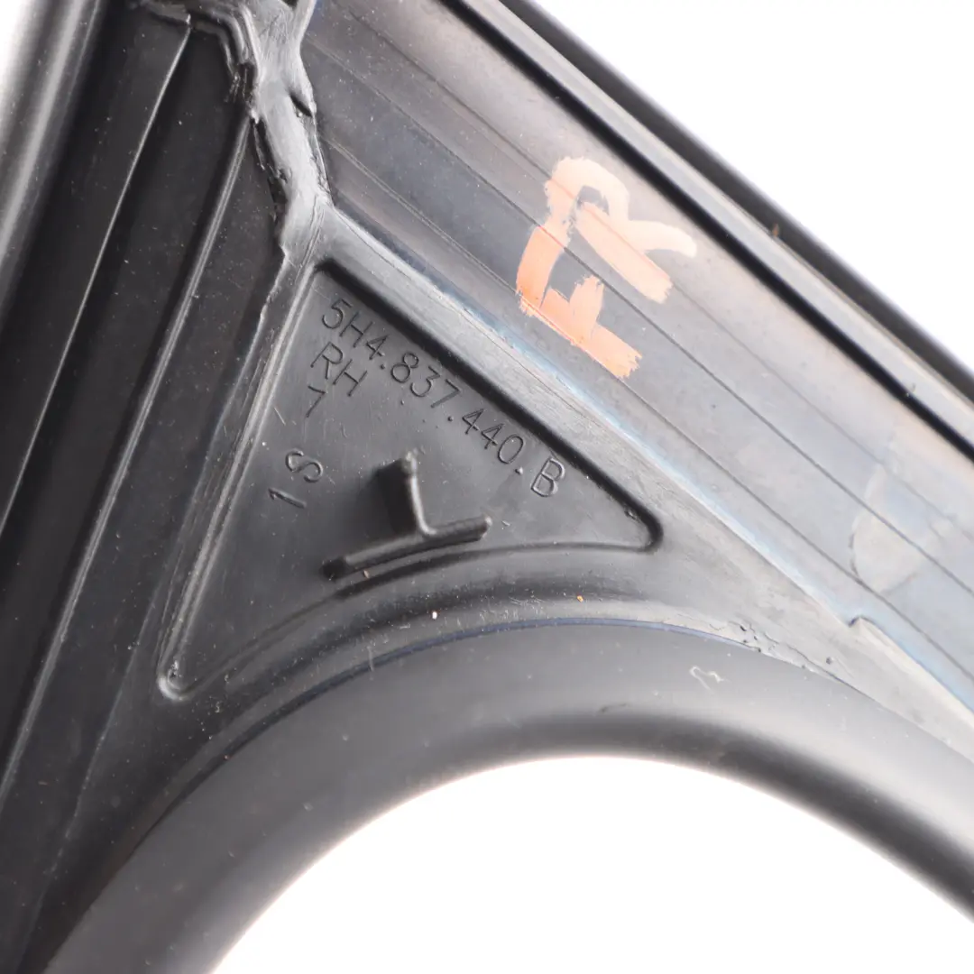 Mk8 CD1 Guarnizione Porta Finestra Anteriore Destra Telaio Guida per Volkswagen Golf con numero di parte 5H4837440B Volkswagen Golf Mk8 CD1 Guarnizione Porta Finestra Anteriore Destra Telaio Guida - SKU 5H4837440B - Numero di parte 5H4837440B