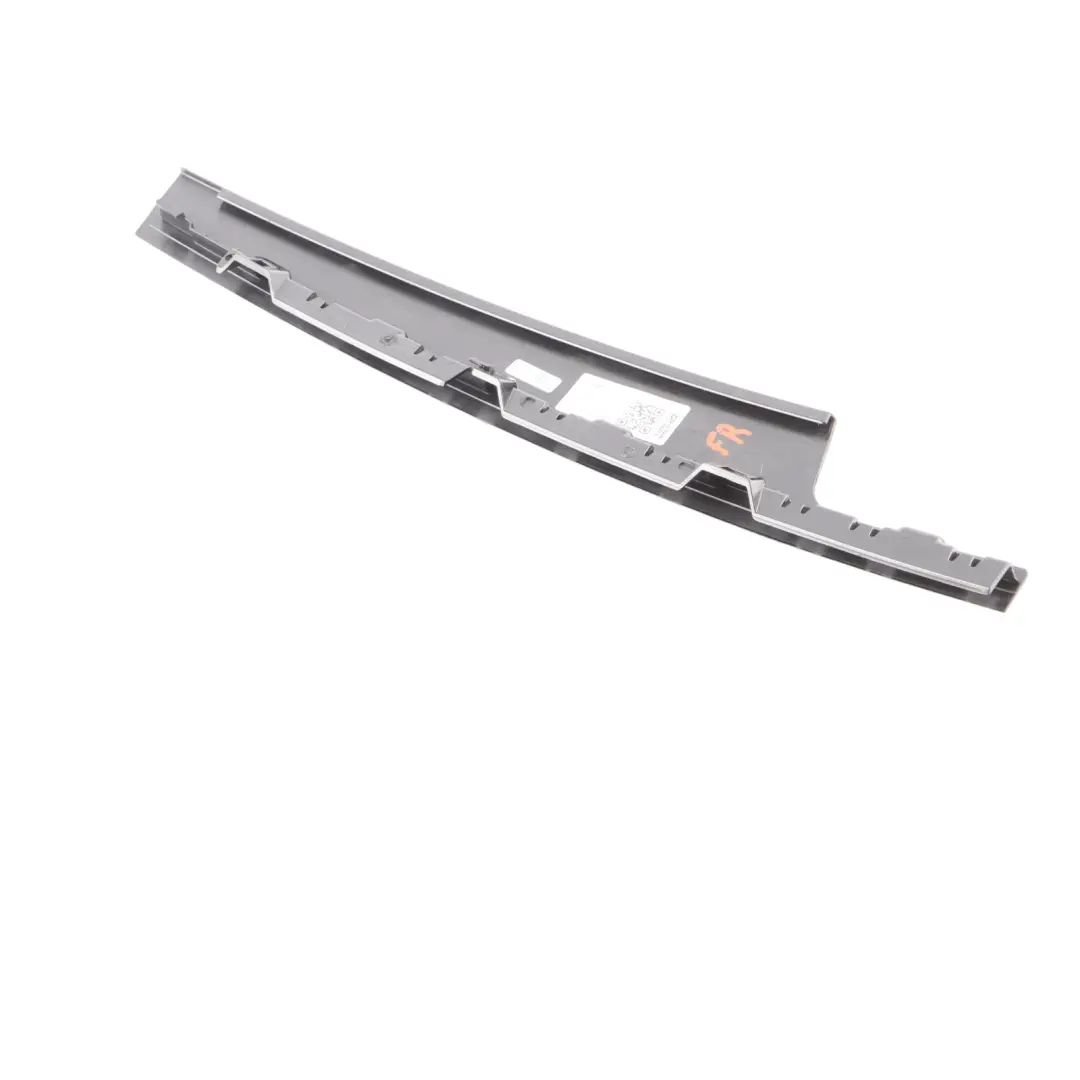 Moulure garniture vitre porte verticale avant droite pour Volkswagen Golf 8 à propos du numéro de pièce 5H4837902B Volkswagen Golf 8 Moulure garniture vitre porte verticale avant droite - SKU 5H4837902B - Numéro de pièce 5H4837902B