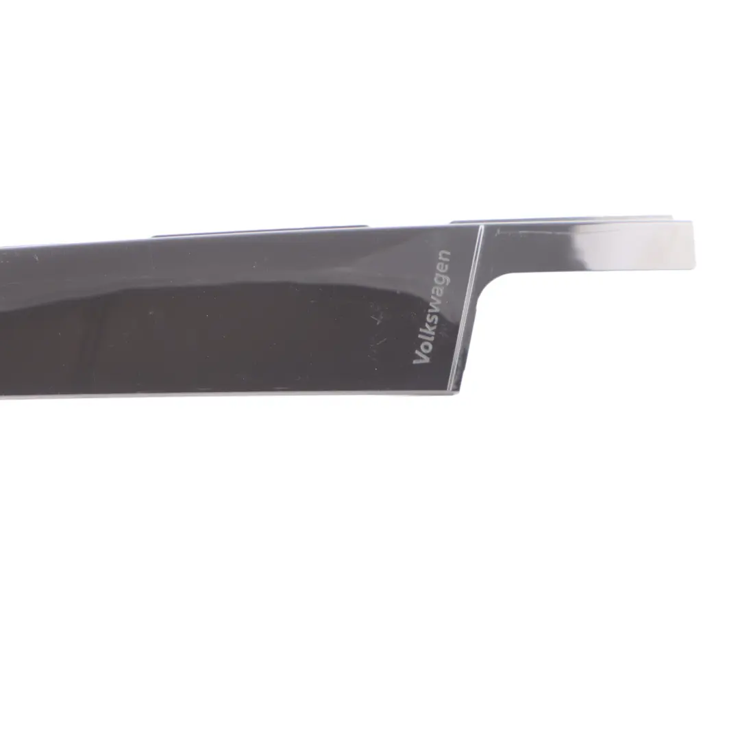 Türfenster Zierleiste vertikal vorne rechts für Volkswagen Golf 8 mit Teilenummer 5H4837902B Volkswagen Golf 8 Türfenster Zierleiste vertikal vorne rechts - SKU 5H4837902B - Teilenummer 5H4837902B