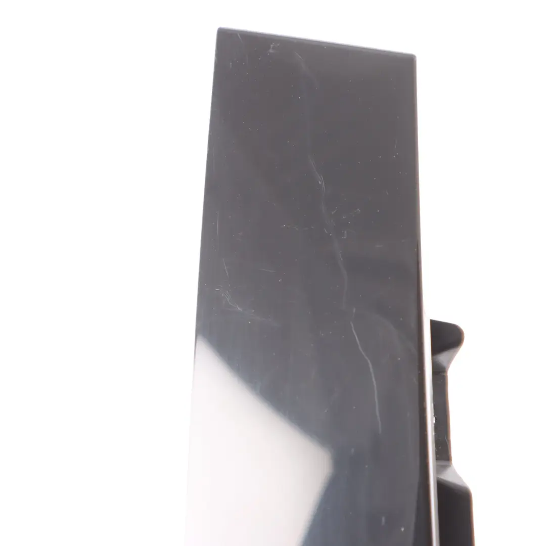 Türfenster Zierleiste vertikal vorne rechts für Volkswagen Golf 8 mit Teilenummer 5H4837902B Volkswagen Golf 8 Türfenster Zierleiste vertikal vorne rechts - SKU 5H4837902B - Teilenummer 5H4837902B