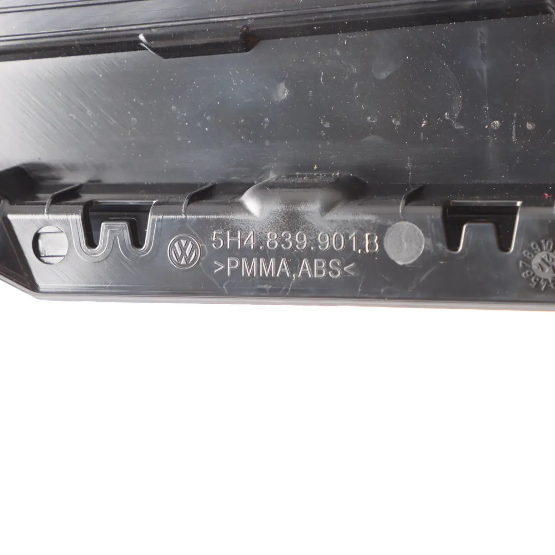 Cache de moulure de pilier arrière gauche pour Volkswagen Golf CD1 à propos du numéro de pièce 5H4839901B Volkswagen Golf CD1 Cache de moulure de pilier arrière gauche - SKU 5H4839901B - Numéro de pièce 5H4839901B