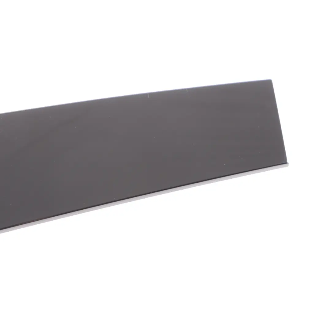 Couvre-moule de pilier arrière droit pour Volkswagen Golf CD1 à propos du numéro de pièce 5H4839902B Volkswagen Golf CD1 Couvre-moule de pilier arrière droit - SKU 5H4839902B - Numéro de pièce 5H4839902B