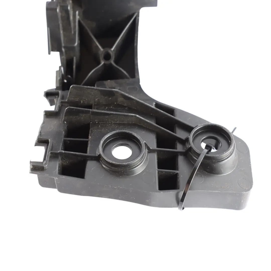 Support Rail Guidage Arrière Droit Pare Chocs Arrière pour VW Golf CD1 à propos du numéro de pièce 5H6807394E VW Golf CD1 Support Rail Guidage Arrière Droit Pare Chocs Arrière - SKU 5H6807394E - Numéro de pièce 5H6807394E