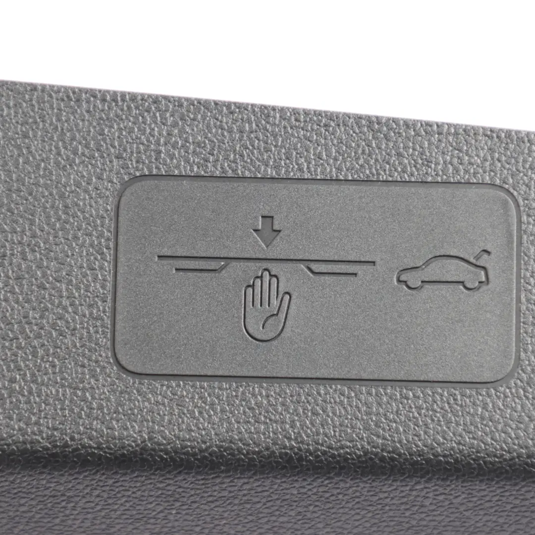 Volkswagen Golf 8 CD1 Couvercle de Coffre Panneau Intérieur Noir - SKU 5H6867601B - Numéro de pièce 5H6867601B