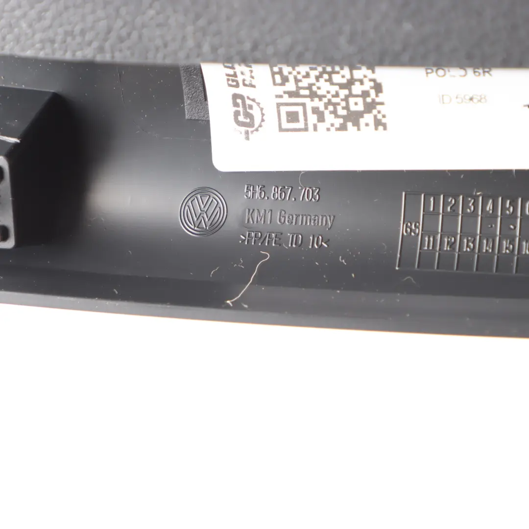 Volkswagen Golf 8 Embellecedor panel tapa maletero trasero izquierdo - SKU 5H6867703 - Número de pieza 5H6867703