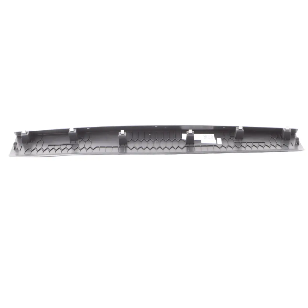 VW Golf 8 Kofferraumdeckel Ablagefläche Obere Mittelleiste Zierleiste - SKU 5H6867707 - Teilenummer 5H6867707