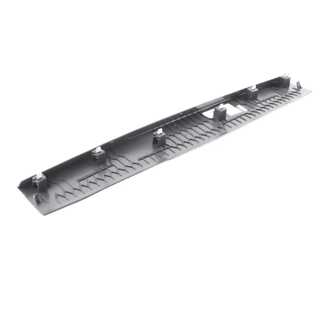 VW Golf 8 Kofferraumdeckel Ablagefläche Obere Mittelleiste Zierleiste - SKU 5H6867707 - Teilenummer 5H6867707