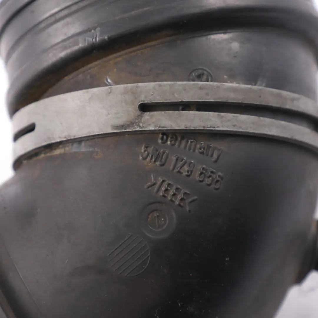 Rura Przewód Powietrza do Volkswagen Tiguan 5N o numerze 5N0129656 Volkswagen Tiguan 5N Rura Przewód Powietrza - SKU 5N0129656 - Numer Części 5N0129656