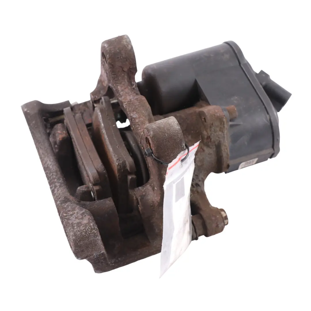 Soporte de pinza de freno trasero izquierdo para VW Volkswagen Tiguan 5N con número de pieza 5N0615403 VW Volkswagen Tiguan 5N Soporte de pinza de freno trasero izquierdo - SKU 5N0615403 - Número de pieza 5N0615403