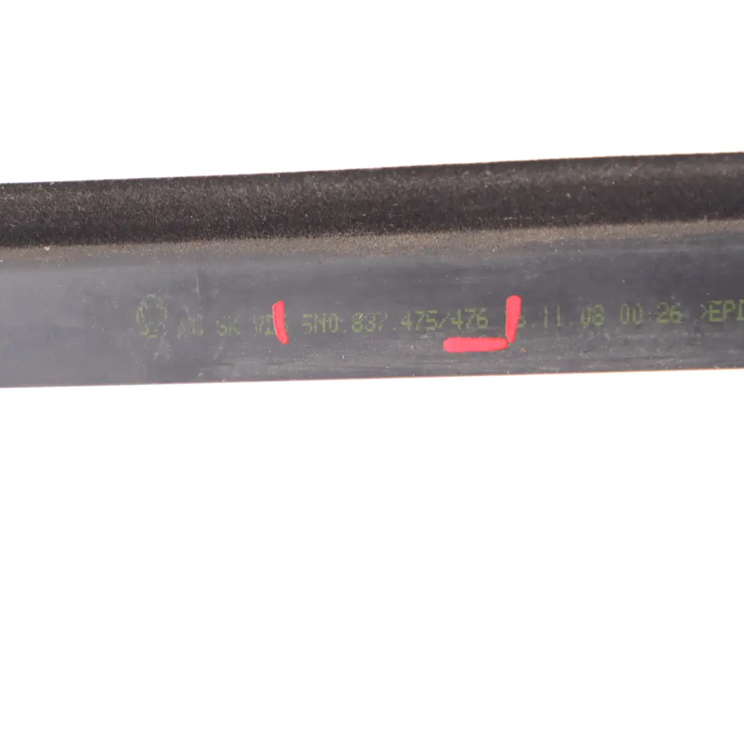 Rechts Vorne Außen Fenster Dichtung Chrom für Volkswagen Tiguan 5N mit Teilenummer 5N0837476E Volkswagen Tiguan 5N Rechts Vorne Außen Fenster Dichtung Chrom - SKU 5N0837476E - Teilenummer 5N0837476E
