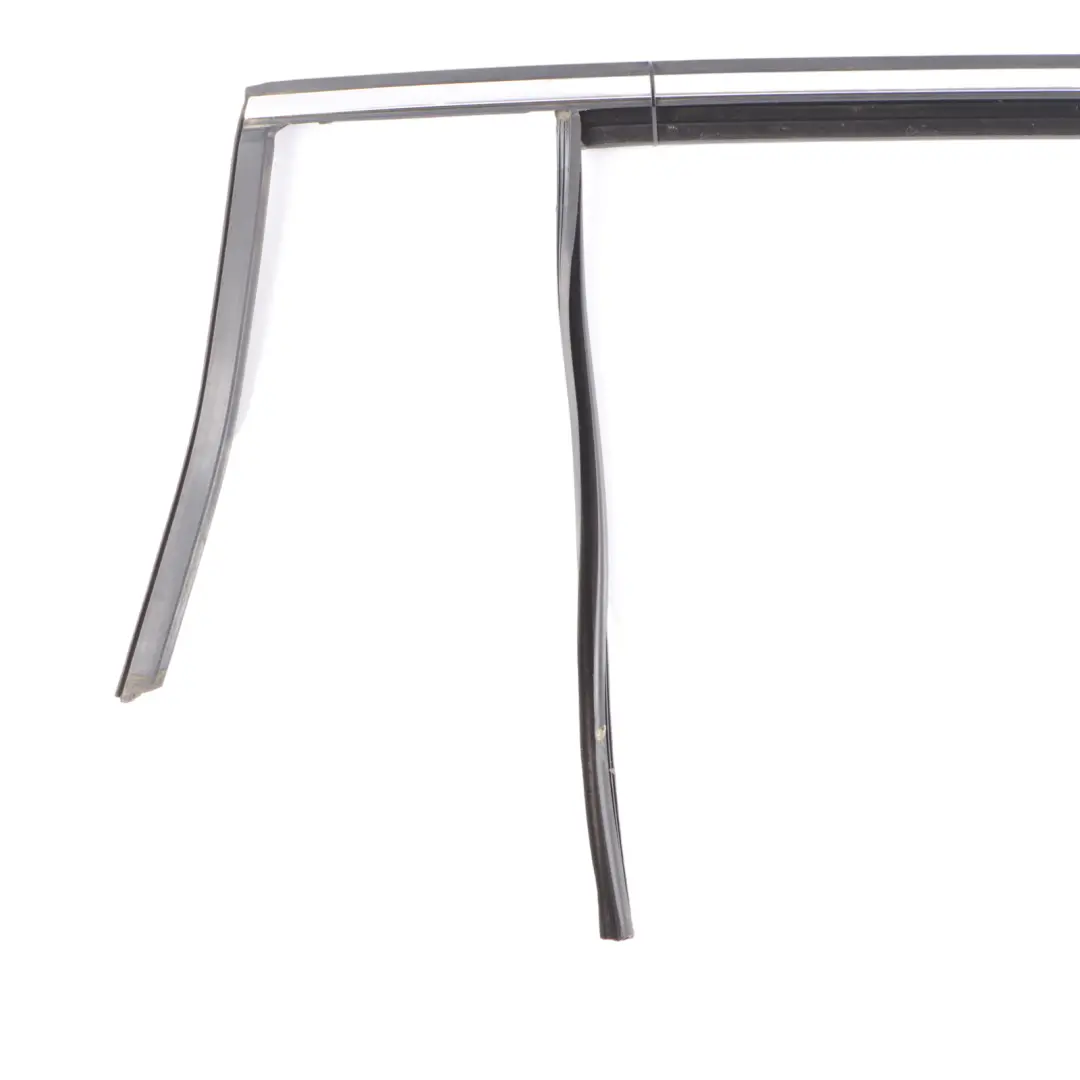 Guarnizione Finestrino Posteriore Destro Cromato per Volkswagen Tiguan 5N con numero di parte 5N0839432H Volkswagen Tiguan 5N Guarnizione Finestrino Posteriore Destro Cromato - SKU 5N0839432H - Numero di parte 5N0839432H