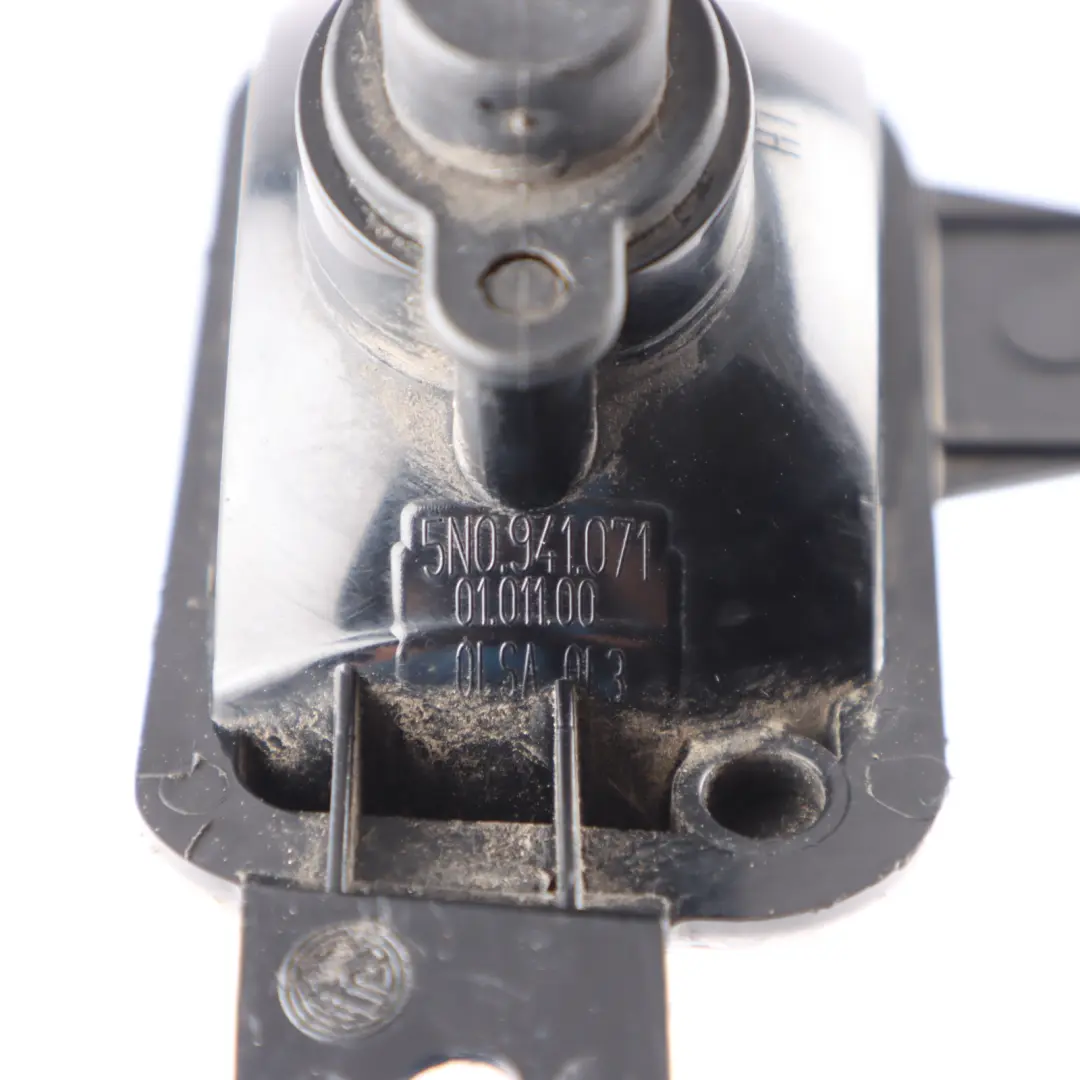 Luz Marcha Atrás Trasera Izquierda para Volkswagen Tiguan 5N con número de pieza 5N0941071 Volkswagen Tiguan 5N Luz Marcha Atrás Trasera Izquierda - SKU 5N0941071 - Número de pieza 5N0941071