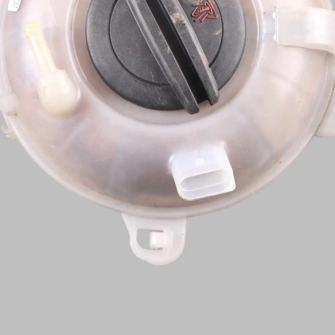 Zbiornik Wyrównawczy Płynu Chłodzącego do Audi A3 8V o numerze 5Q0121407G Audi A3 8V Zbiornik Wyrównawczy Płynu Chłodzącego - SKU 5Q0121407G - Numer Części 5Q0121407G