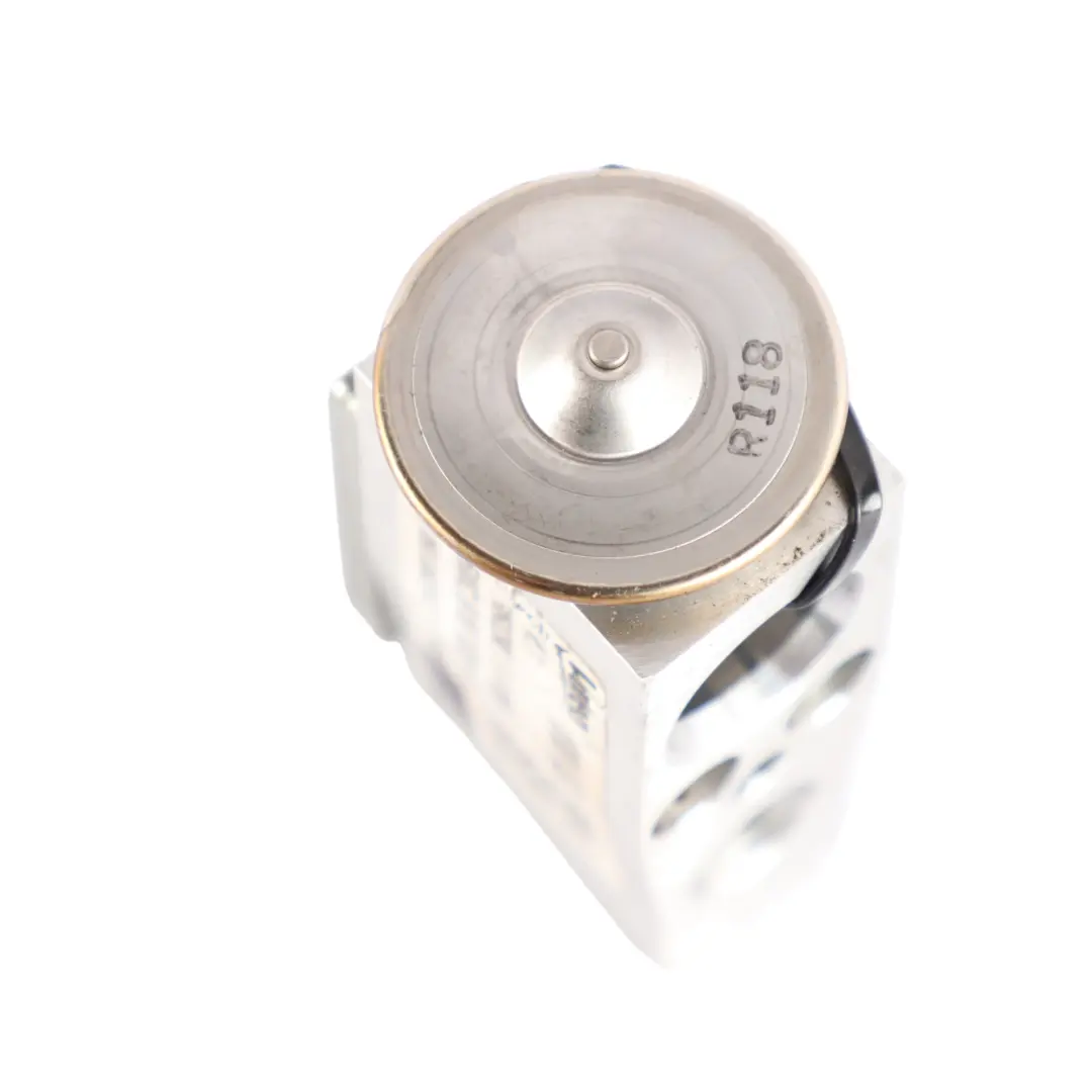 Zawór Rozprężny Klimatyzacji A/C do Volkswagen Golf CD1 o numerze 5Q0816679B Volkswagen Golf CD1 Zawór Rozprężny Klimatyzacji A/C - SKU 5Q0816679B - Numer Części 5Q0816679B