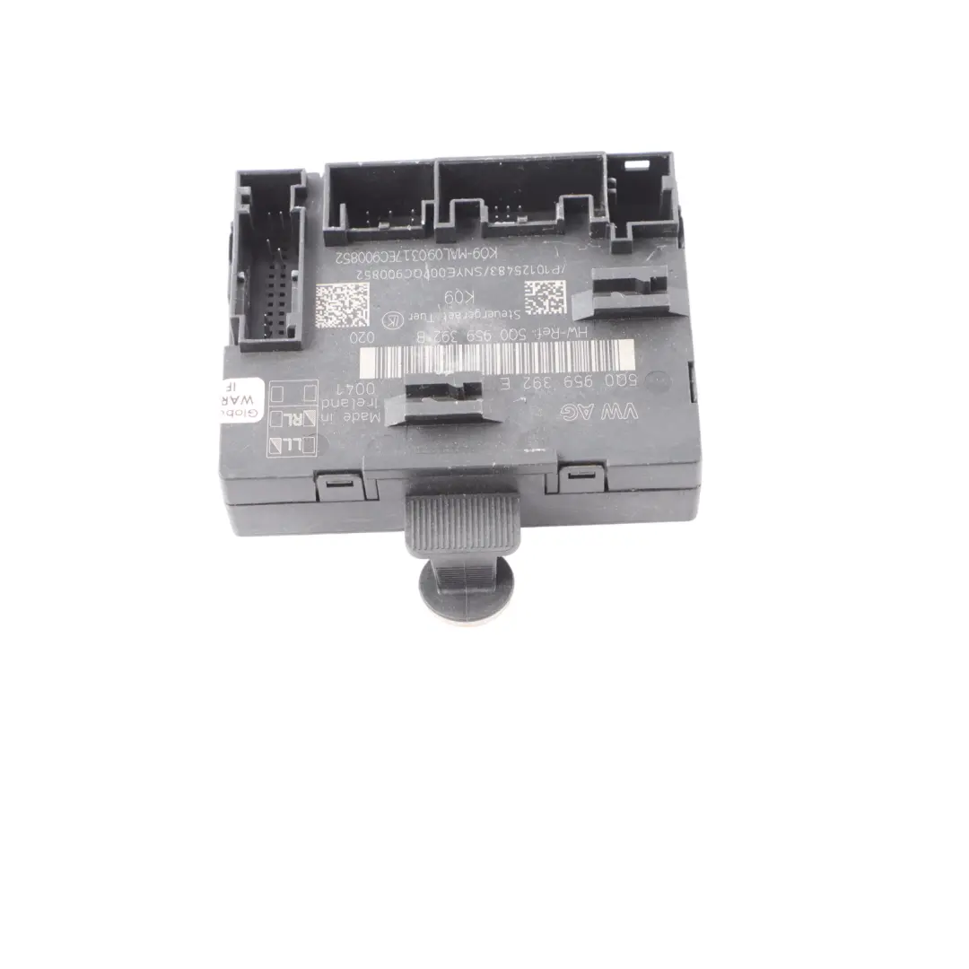 Módulo Control Puerta Lado Delantero Pasajero Izquierdo para Audi A3 S3 8V con número de pieza 5Q0959392B Audi A3 S3 8V Módulo Control Puerta Lado Delantero Pasajero Izquierdo - SKU 5Q0959392B - Número de pieza 5Q0959392B
