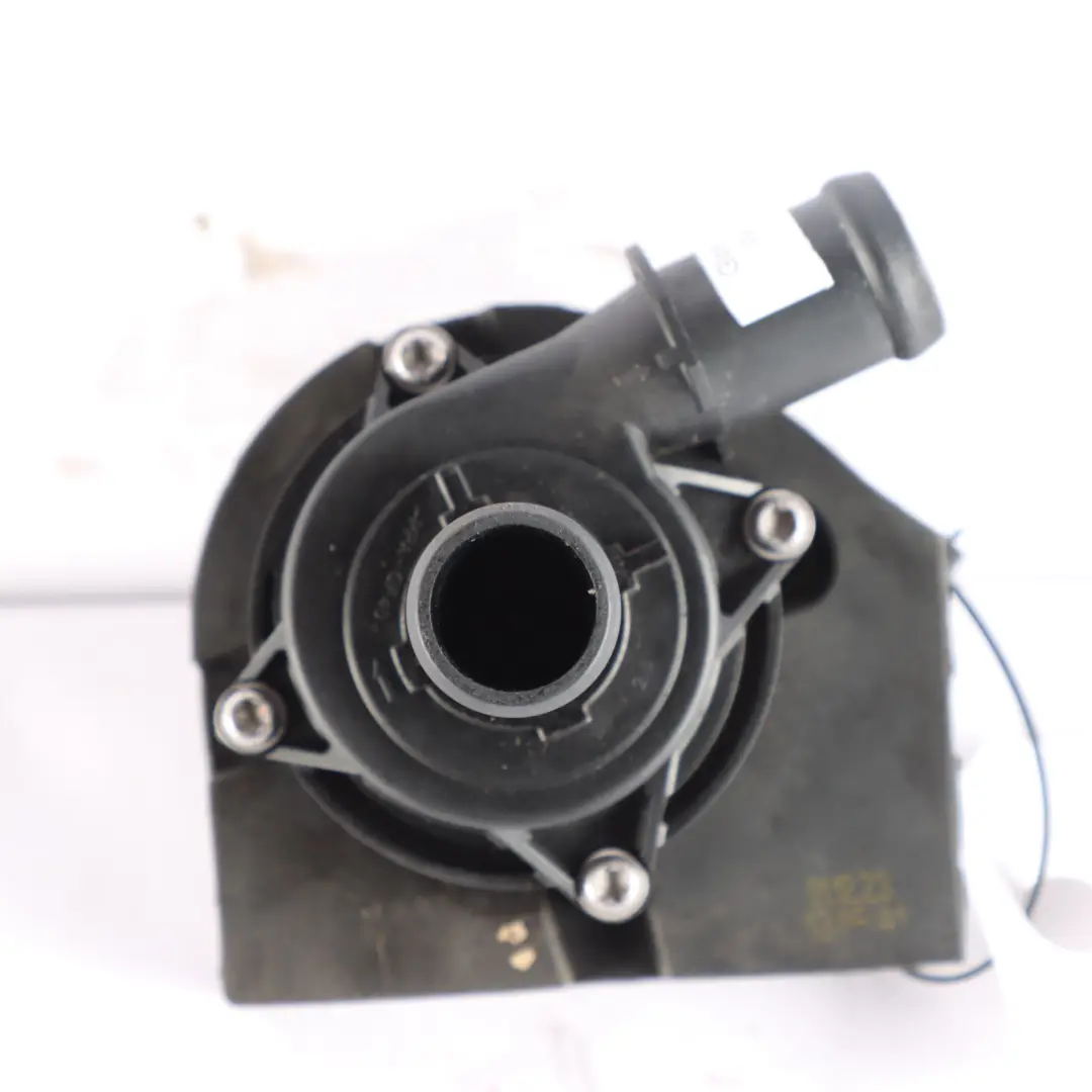 Volkswagen Golf CD1 Pompa Acqua Aggiuntiva Unità Refrigerante Motore - SKU 5Q0965567 - Numero di parte 5Q0965567