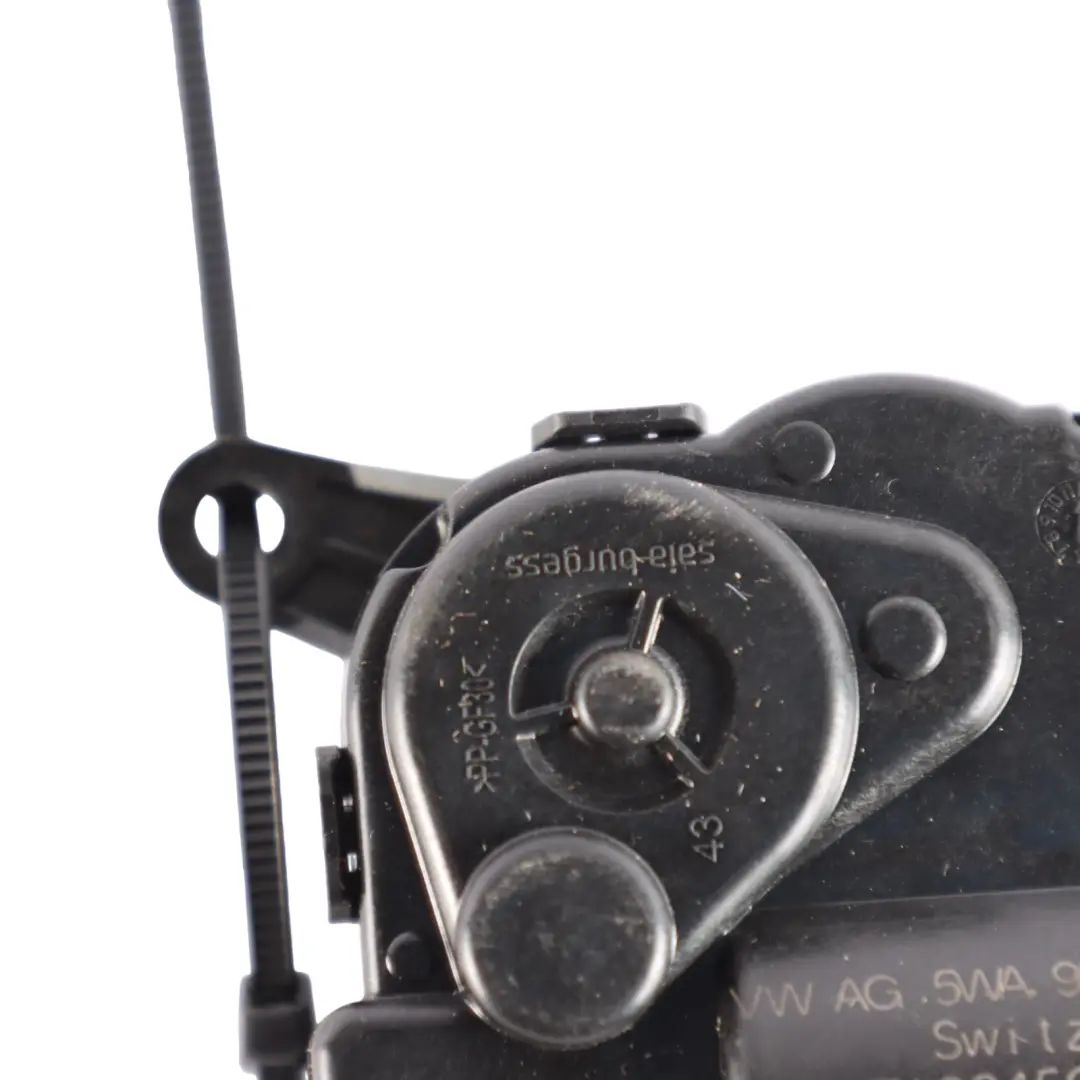 Vent Heater Actuator Flap Motor to Volkswagen Golf CD1 Air with Part number 5WA907511C Volkswagen Golf CD1 Air Vent Heater Actuator Flap Motor - SKU 5WA907511C - Part number 5WA907511C